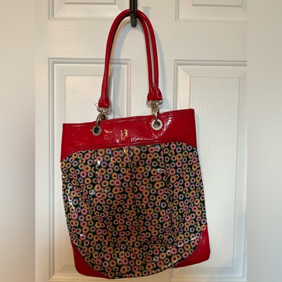 Fun and funky Vera Bradley Frill red patent leather tote - Picture 2 of 8
